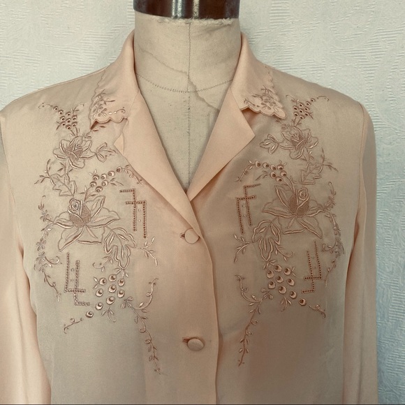 Pure silk hand vtg embroidered notch collar M/L palest peach - Picture 2 of 7